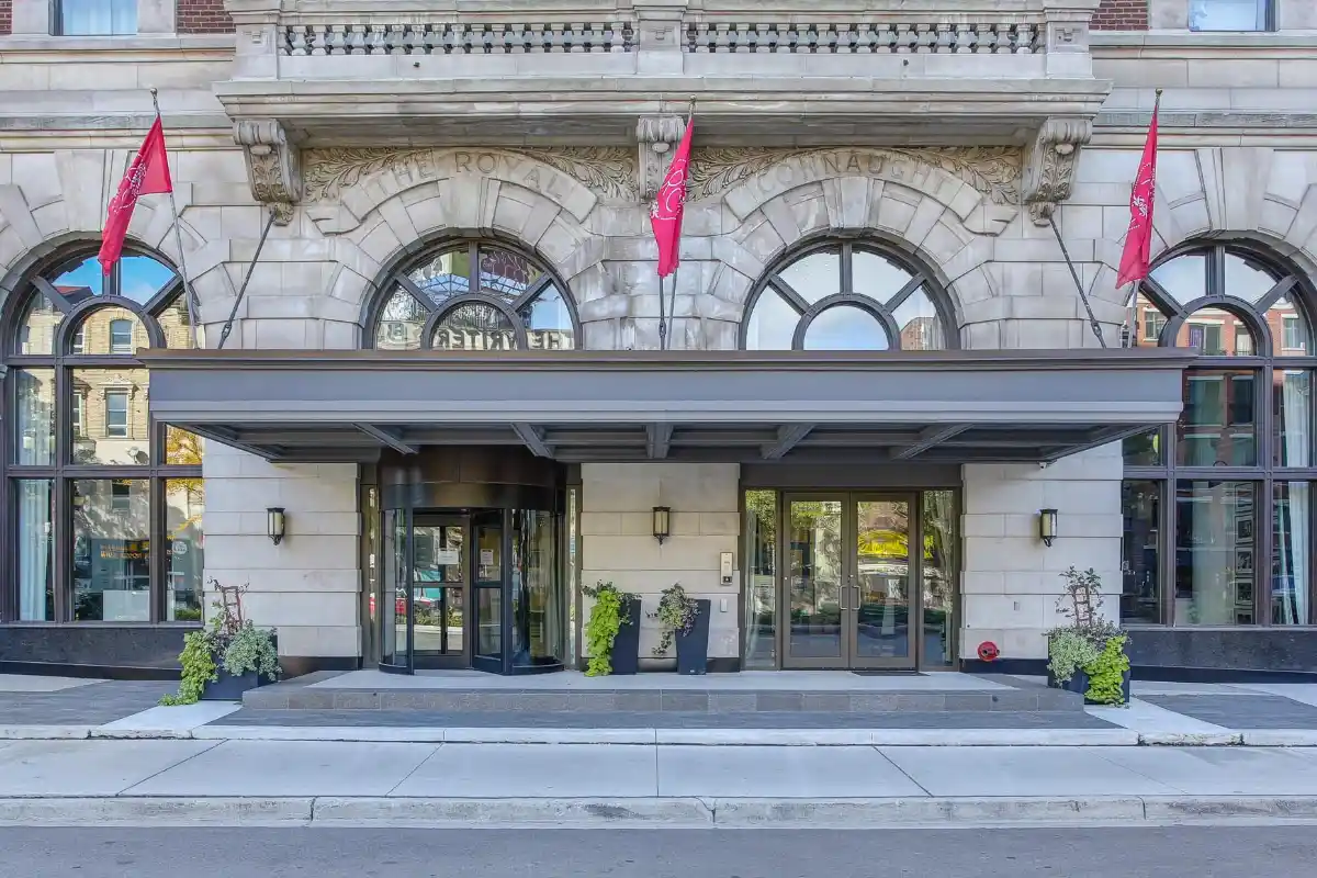 Entrance at 112 King Street