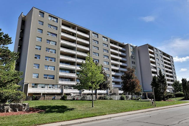Sir Wilfred Laurier Condominium at 15 Nicklaus Drive, Hamilton