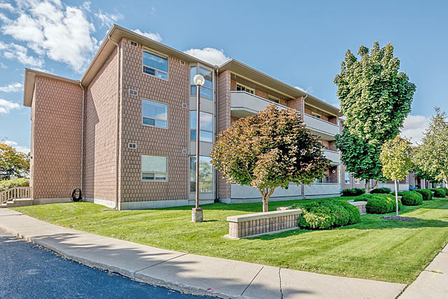Regal Castle Condominiums at 416 Limeridge Road East, Hamilton