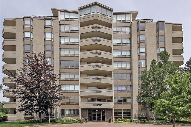 Village Green Condominium Development at 6 and 8 Village Green, Stoney Creek