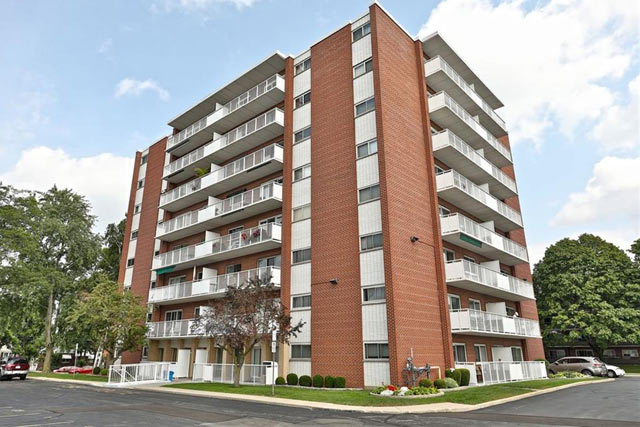 Wentworth Condominiums Plan No 90 at 8 and 10 Woodman Drive South in East Hamilton