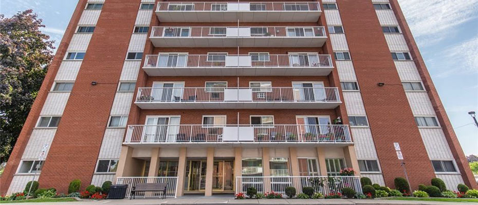 Wentworth Condominiums Plan No 90 at 8 and 10 Woodman Drive South in East Hamilton